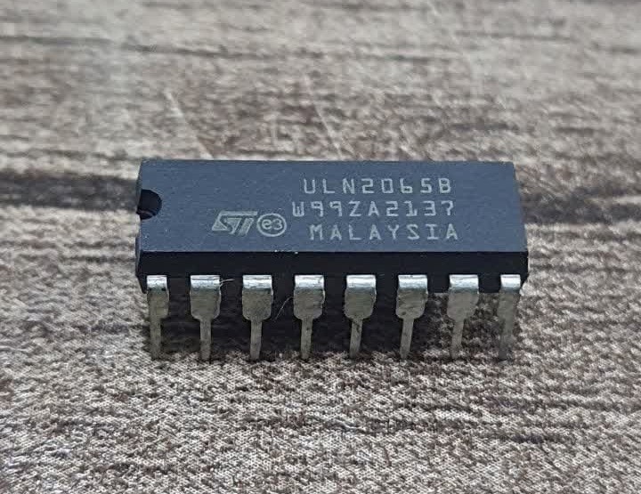 ULN2065B – DIP